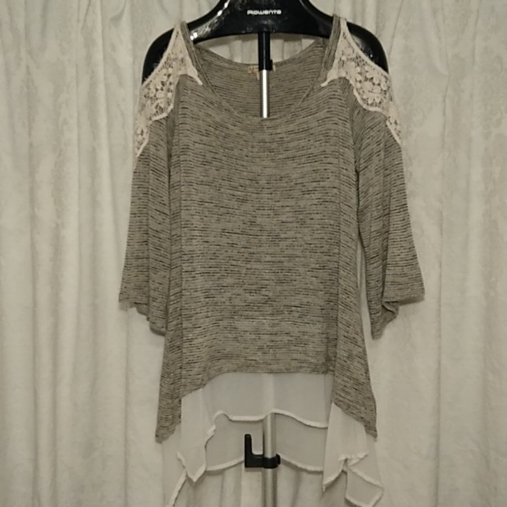 Energe' cold shoulder top.